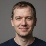Довольный клиент казино Jack69 выбирает подходящие слоты по уровню волатильности для своего бюджета